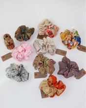 Load image into Gallery viewer, Japanese Silk Kimono Scrunchies.
