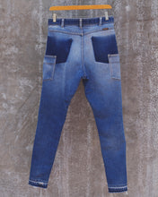 Load image into Gallery viewer, Dropped-Rise Slim Wrangler Jeans, Waist 31&quot; (Unisex)
